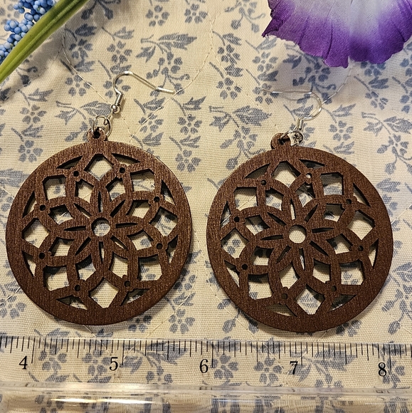 This listing is for a Beautiful pair of earrings. These earrings are great for a - Picture 1 of 13